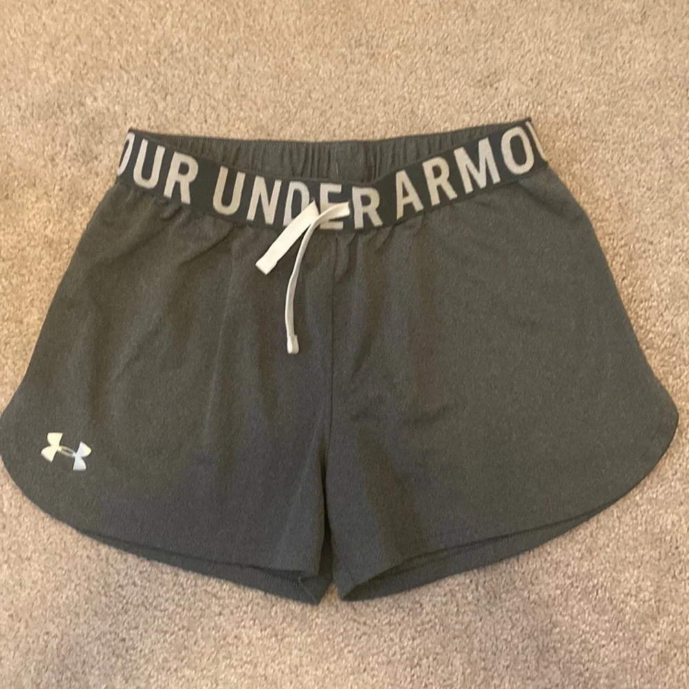 Under Armour Youth L (YLG) grey short - Picture 1 of 3